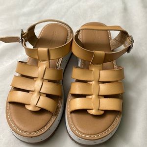 Women’s size 6 sandals